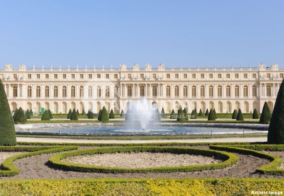 Top 10 Biggest Palaces In The World | Largest Palaces On Earth